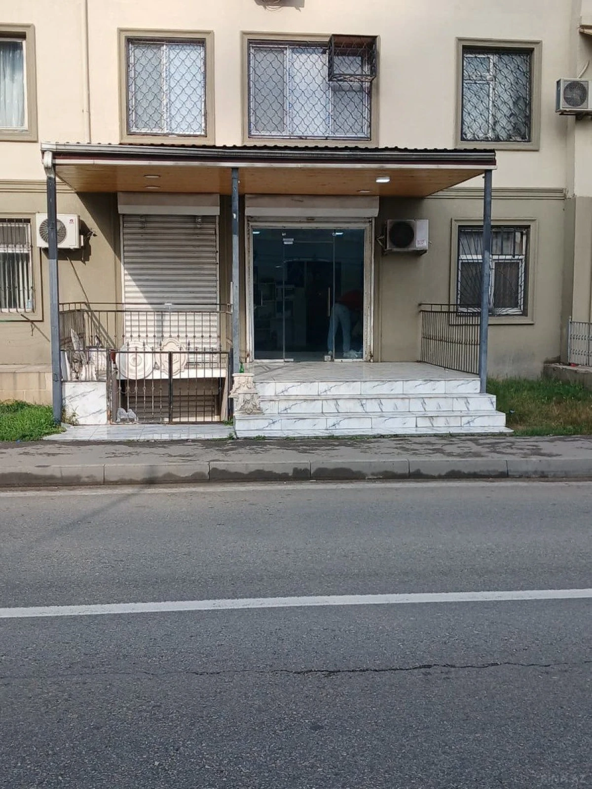 Satılır obyekt 140 m²