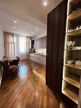 Satılır 3 otaqlı mənzil 160 m²