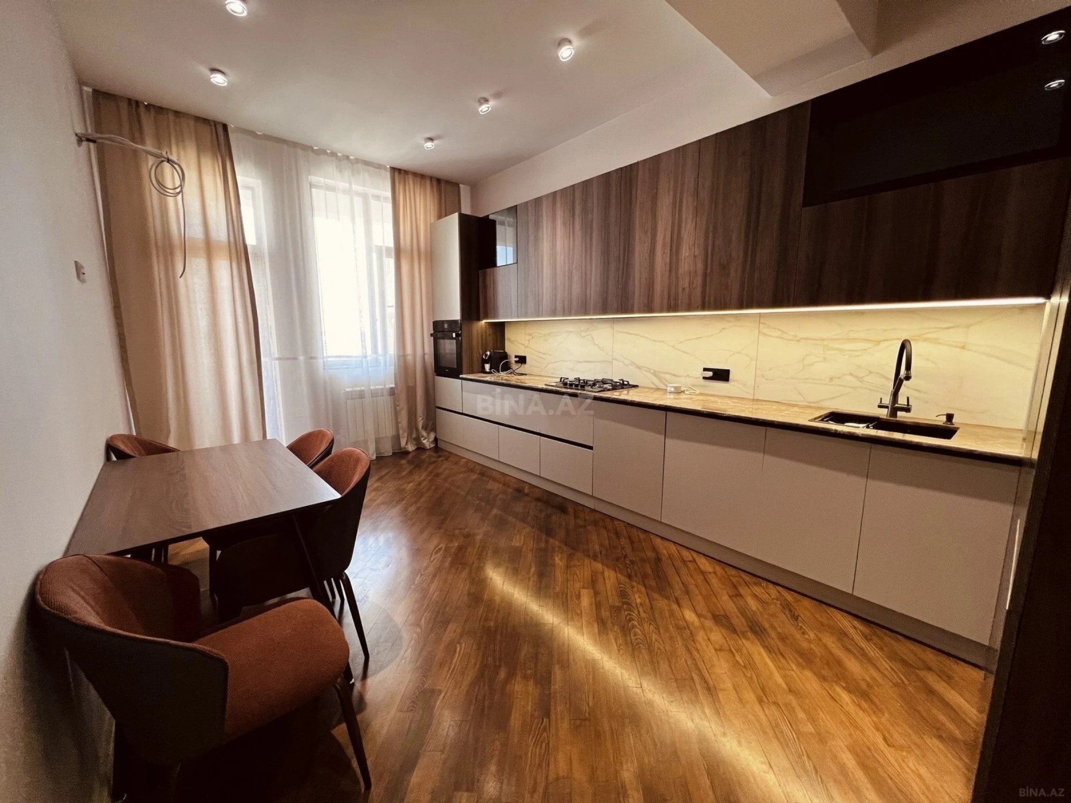 Satılır 3 otaqlı mənzil 160 m²