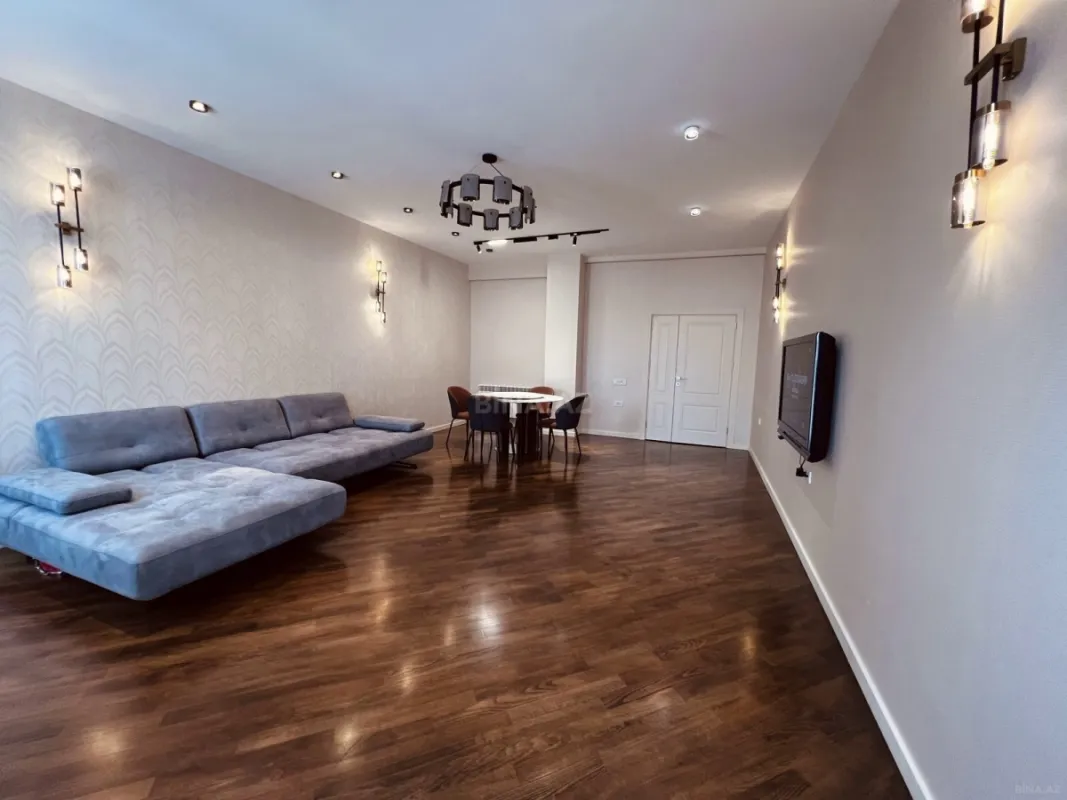 Satılır 3 otaqlı mənzil 160 m²