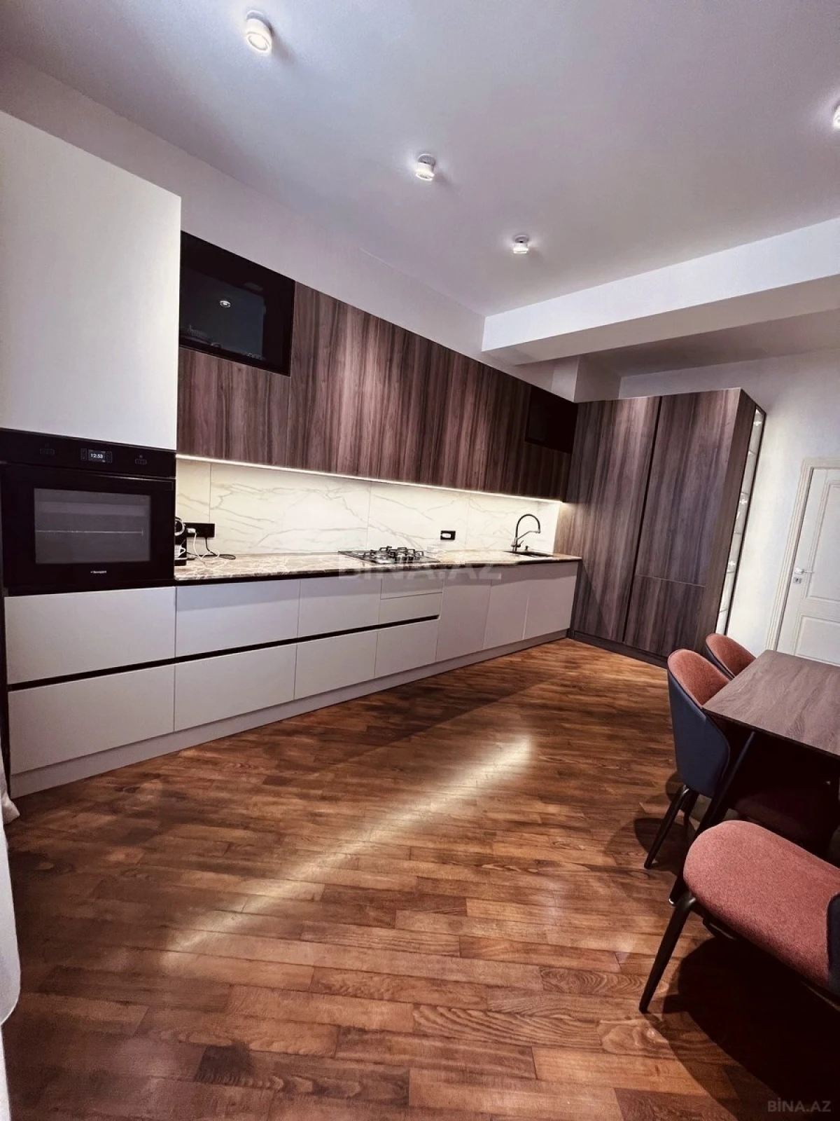 Satılır 3 otaqlı mənzil 160 m²