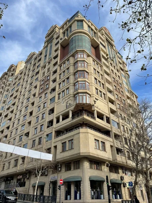 Satılır 3 otaqlı mənzil 160 m²