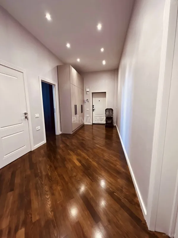 Satılır 3 otaqlı mənzil 160 m²