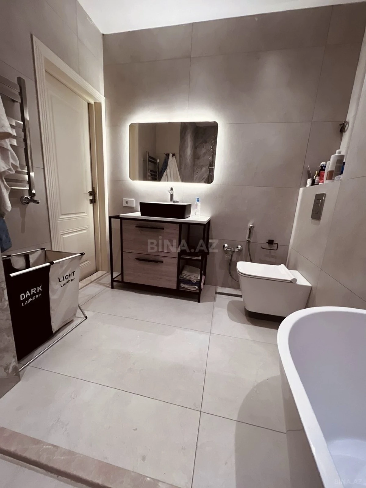 Satılır 3 otaqlı mənzil 160 m²