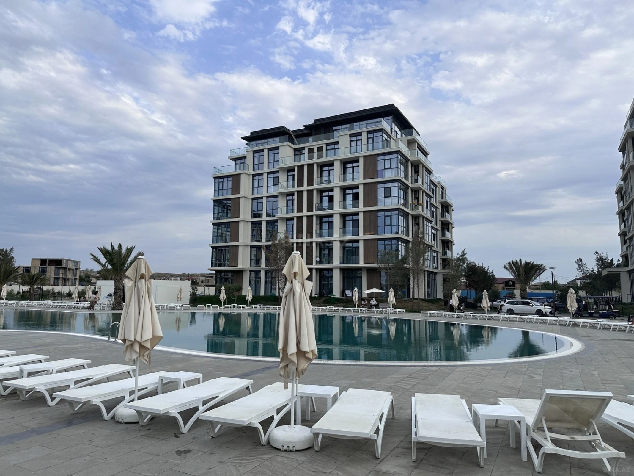 Satılır 2 otaqlı mənzil 76 m²