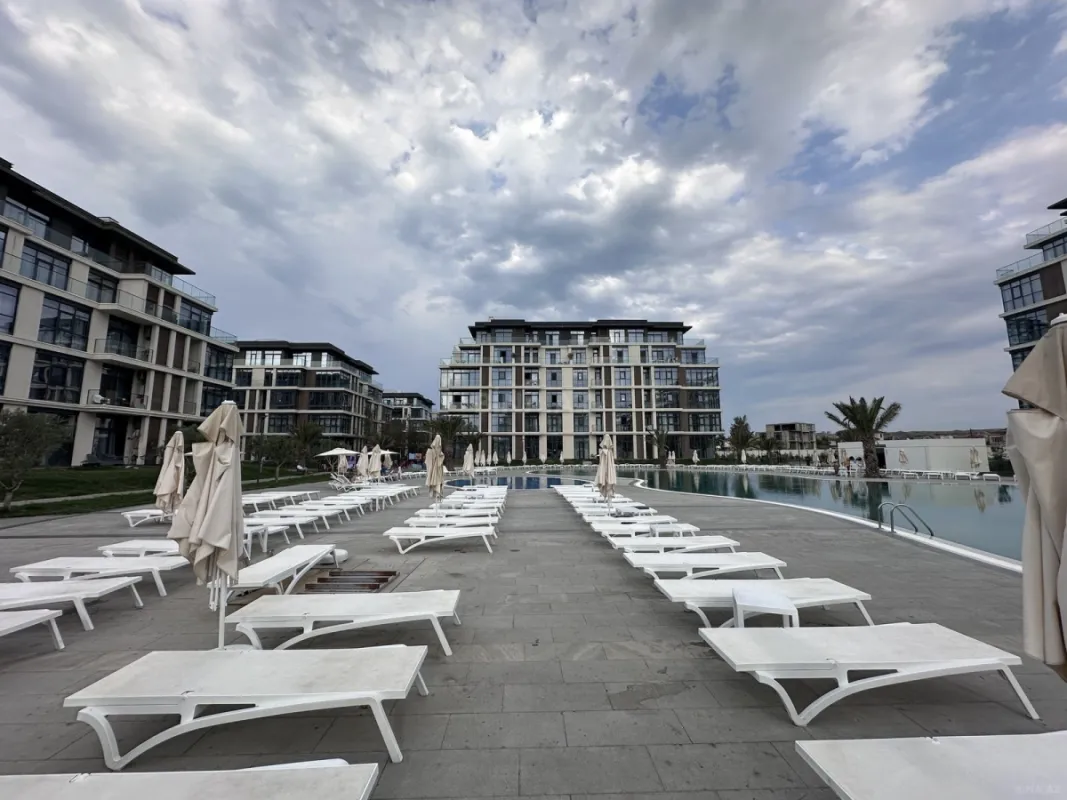 Satılır 2 otaqlı mənzil 76 m²