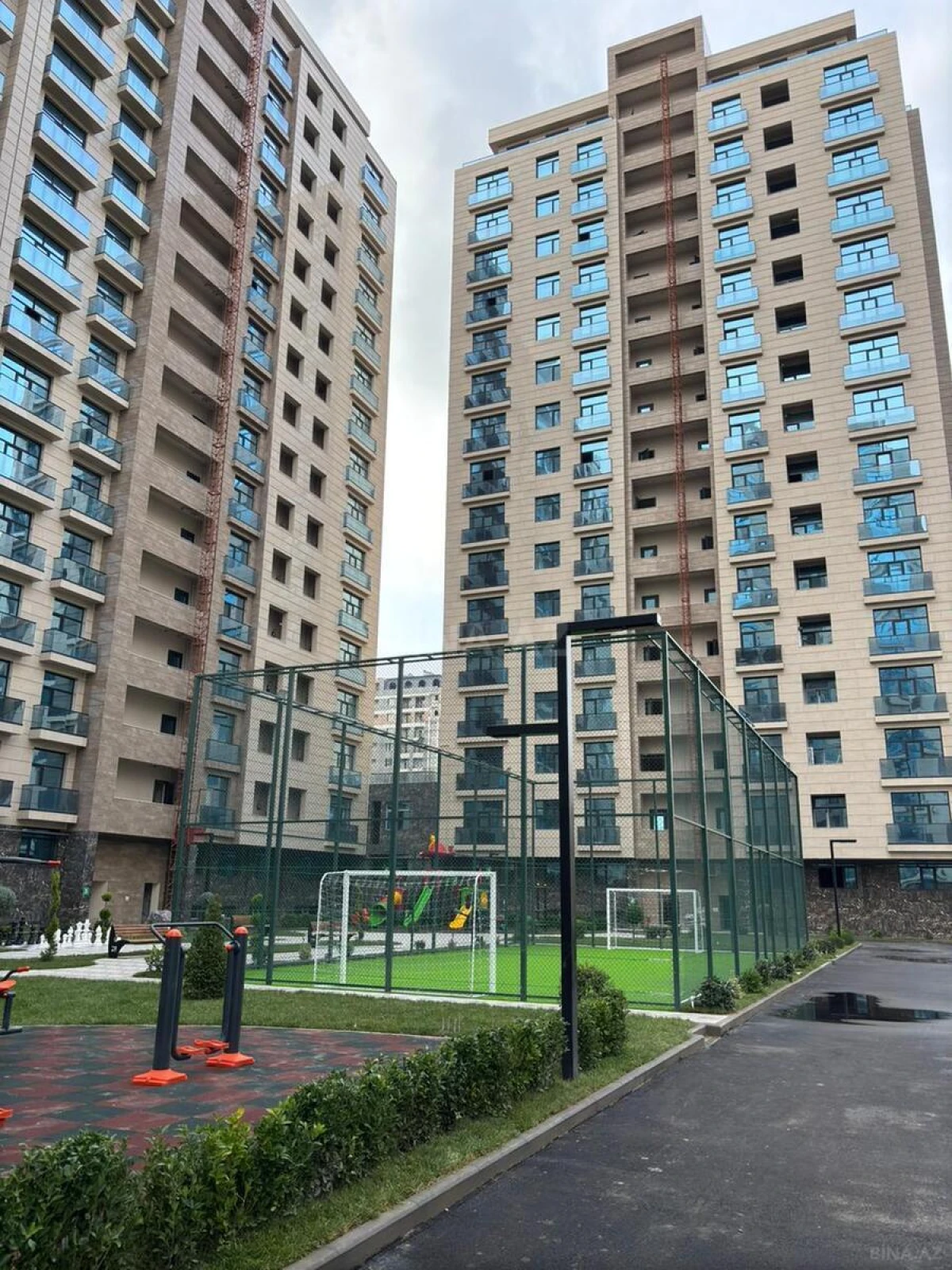 Satılır 4 otaqlı mənzil 148.3 m²