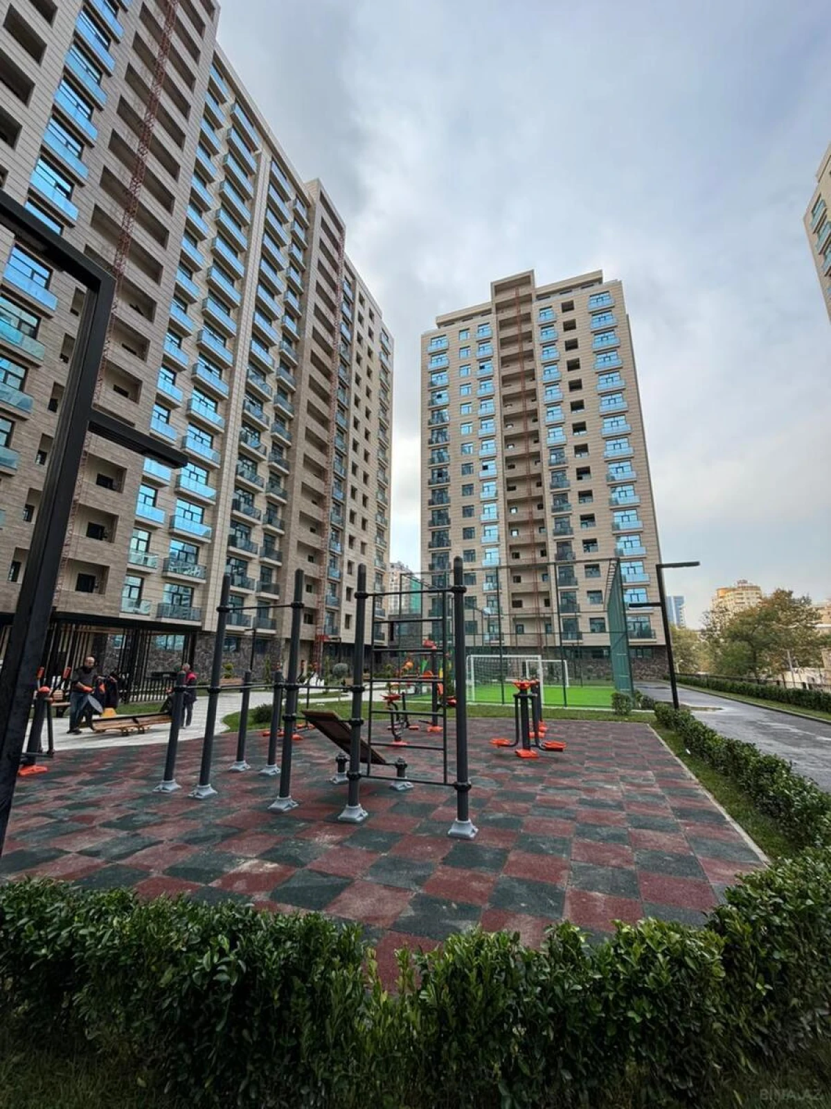 Satılır 4 otaqlı mənzil 148.3 m²