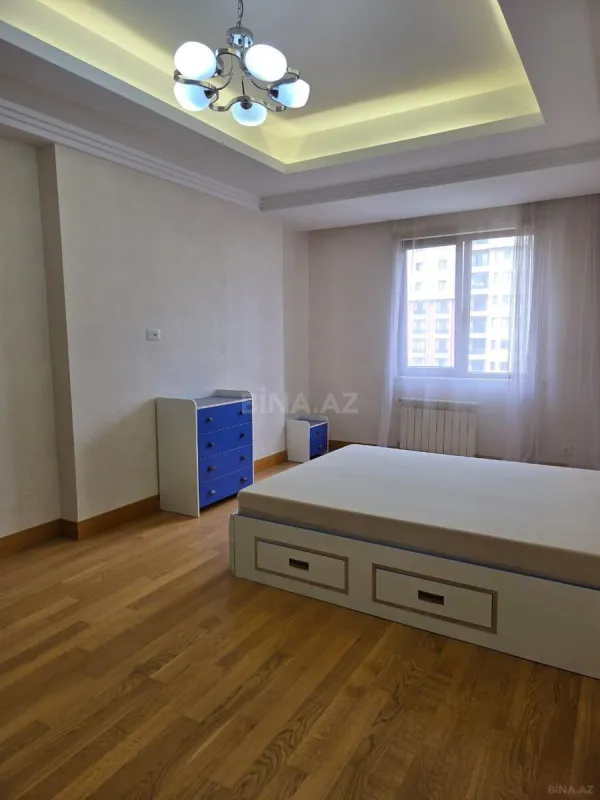 Kirayə verilir 5 otaqlı mənzil 256 m²