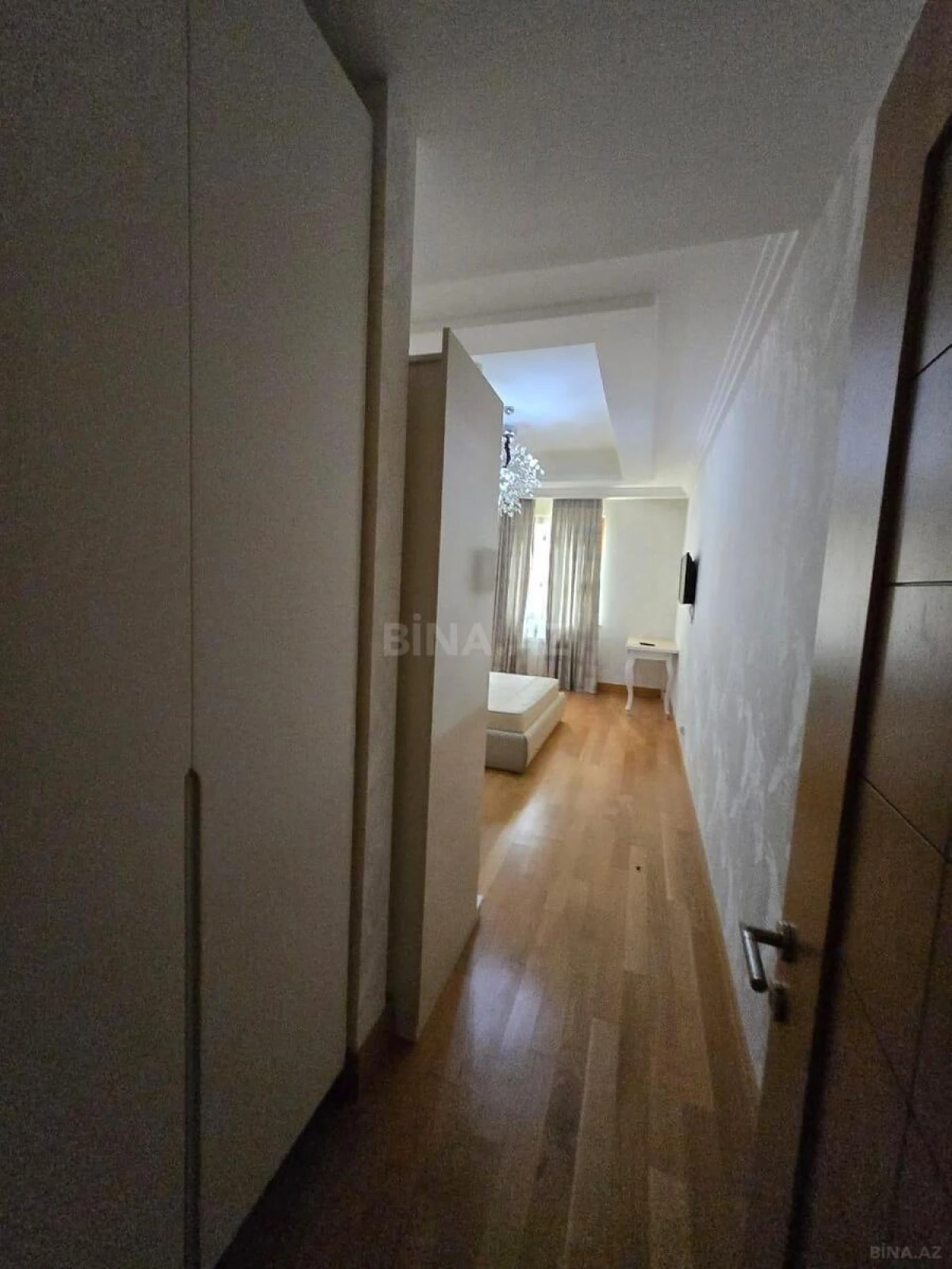 Kirayə verilir 5 otaqlı mənzil 256 m²