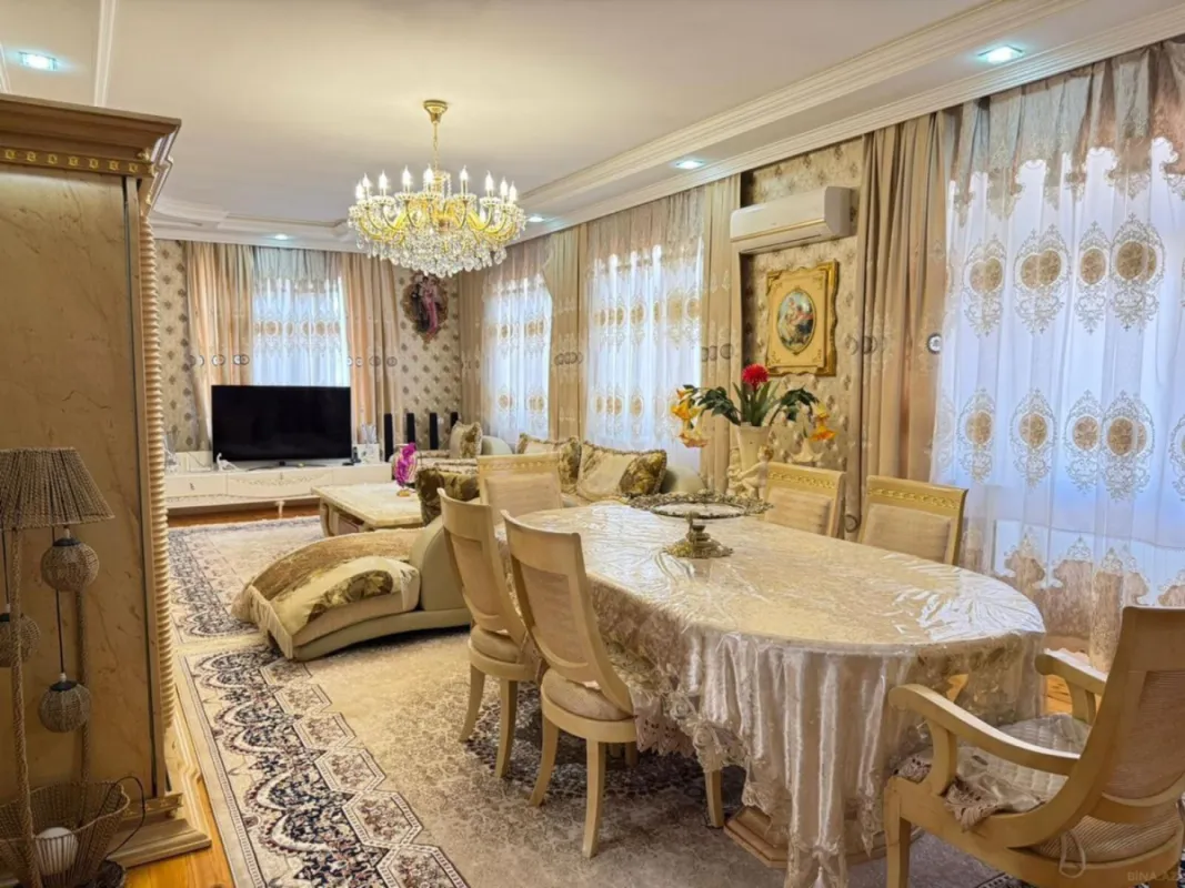 Satılır 7 otaqlı həyət evi 200 m²