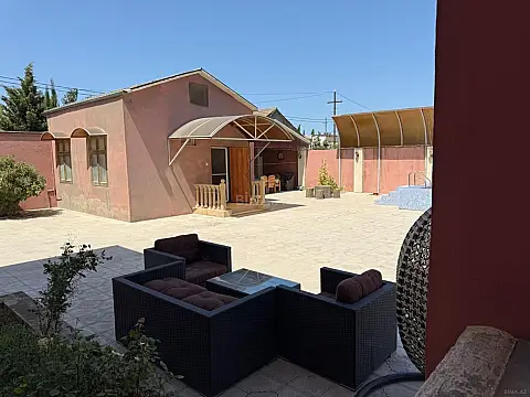 Satılır 7 otaqlı həyət evi 200 m²