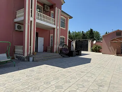 Satılır 7 otaqlı həyət evi 200 m²