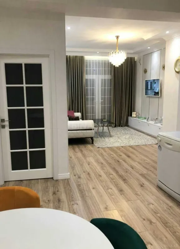 Kirayə verilir 2 otaqlı mənzil 70 m²