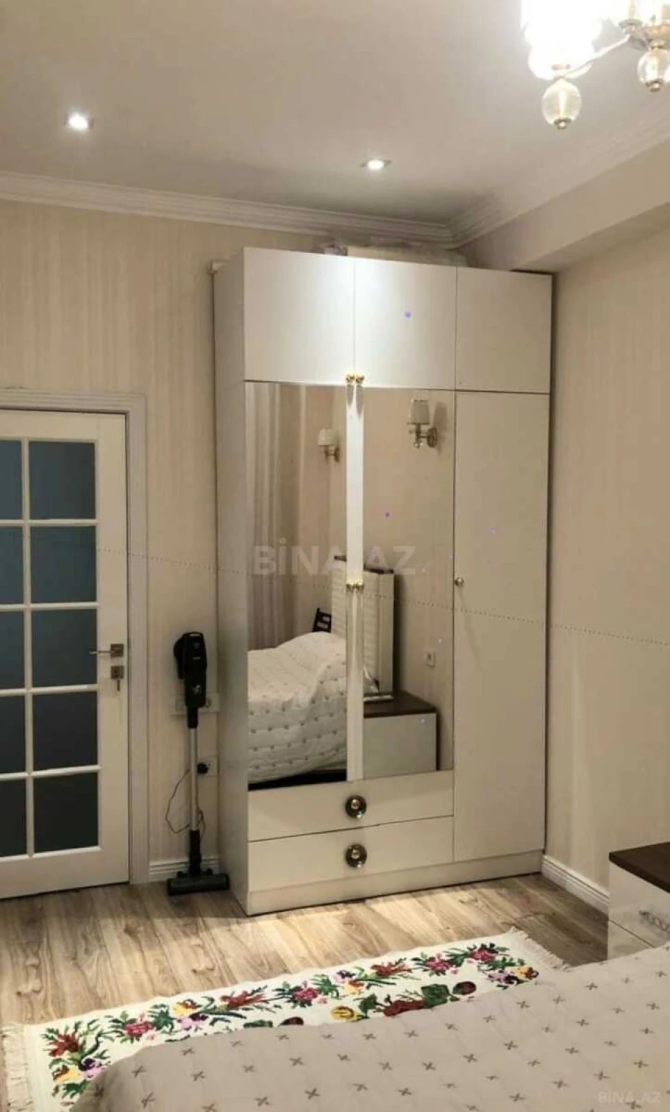 Kirayə verilir 2 otaqlı mənzil 70 m²