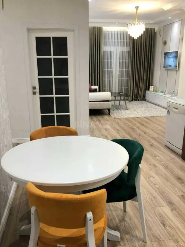 Kirayə verilir 2 otaqlı mənzil 70 m²