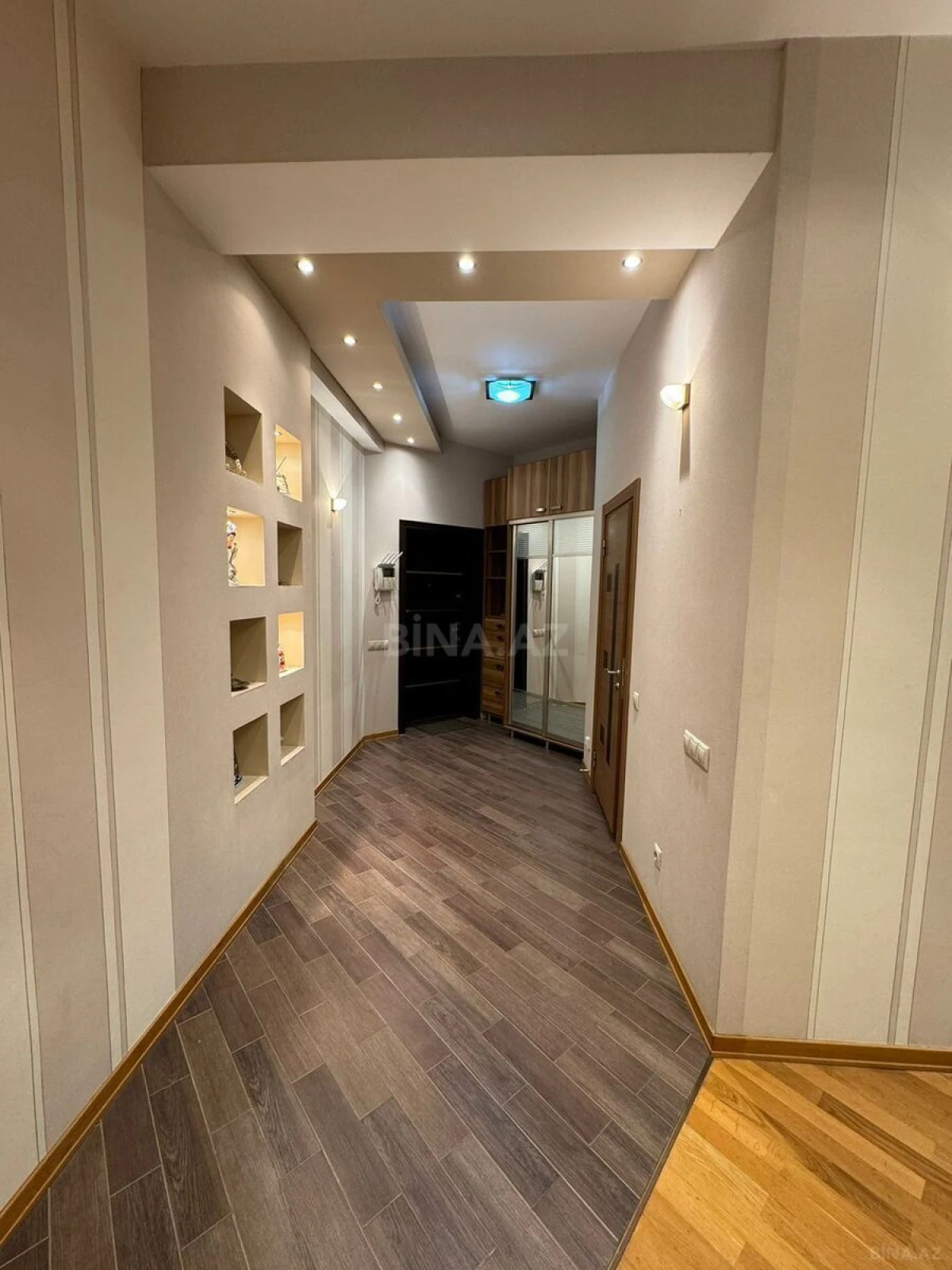 Satılır 3 otaqlı mənzil 110 m²