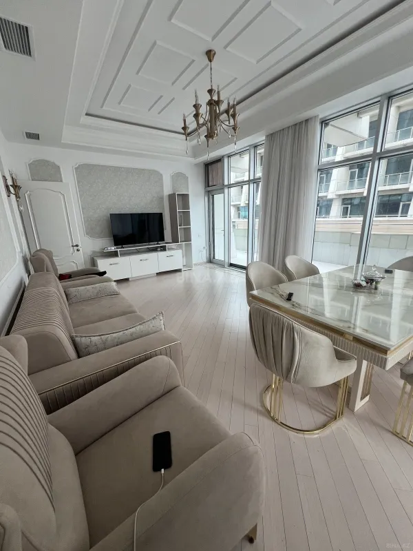 Kirayə verilir 3 otaqlı mənzil 168 m²