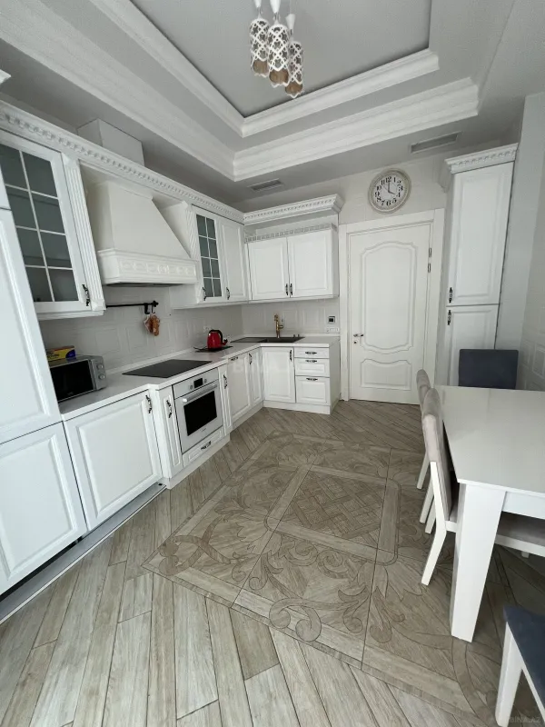 Kirayə verilir 3 otaqlı mənzil 168 m²