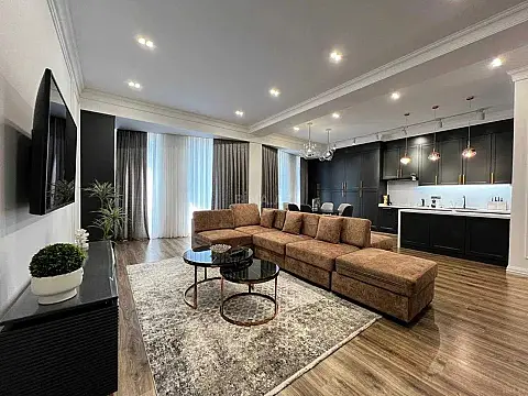 Kirayə verilir 3 otaqlı mənzil 135 m² — Bakı, İnşaatçılar 3 otaq 135.00 m²