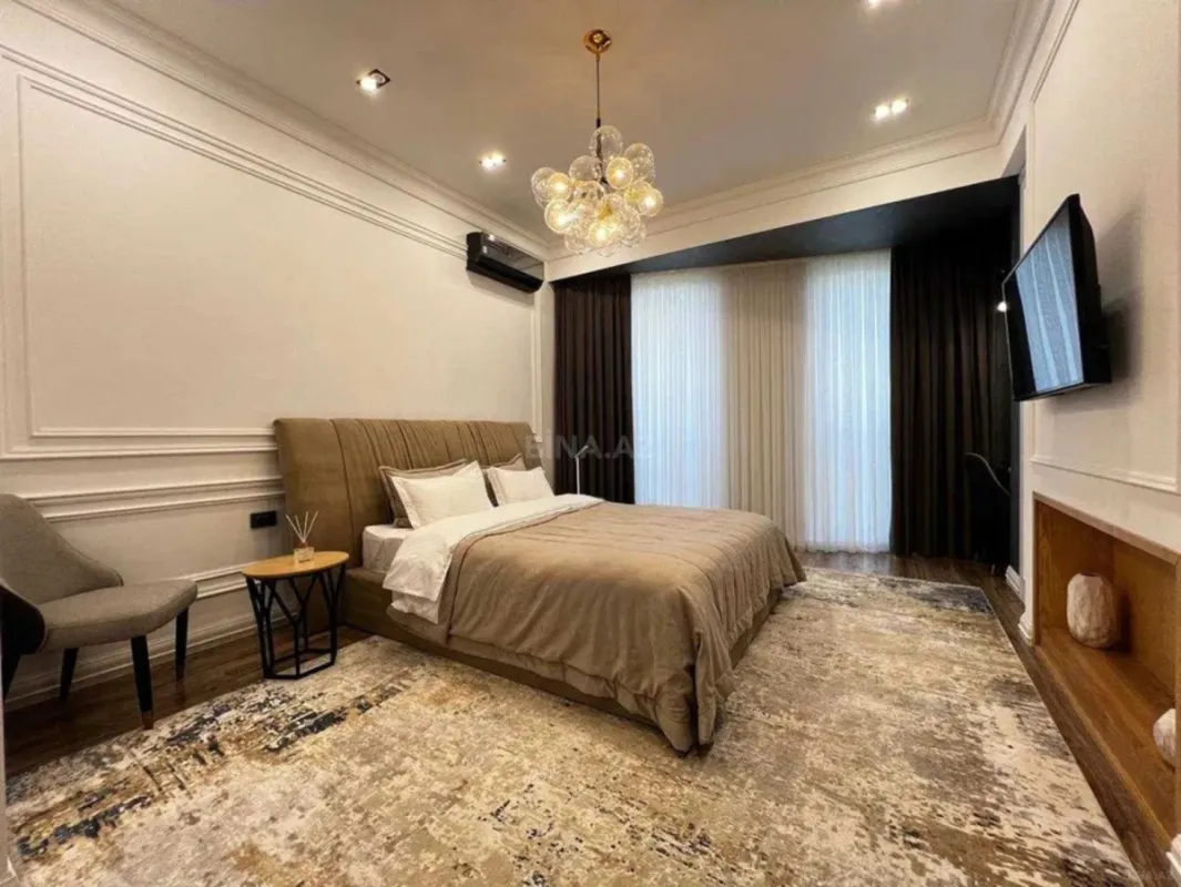 Kirayə verilir 3 otaqlı mənzil 135 m²