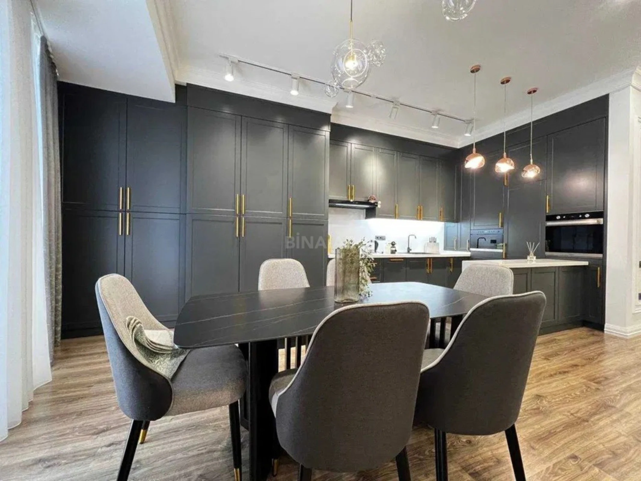 Kirayə verilir 3 otaqlı mənzil 135 m²