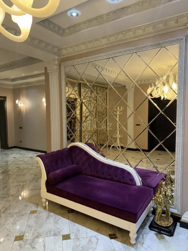 Satılır 4 otaqlı mənzil 247 m²