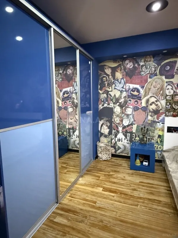 Satılır 4 otaqlı mənzil 247 m²