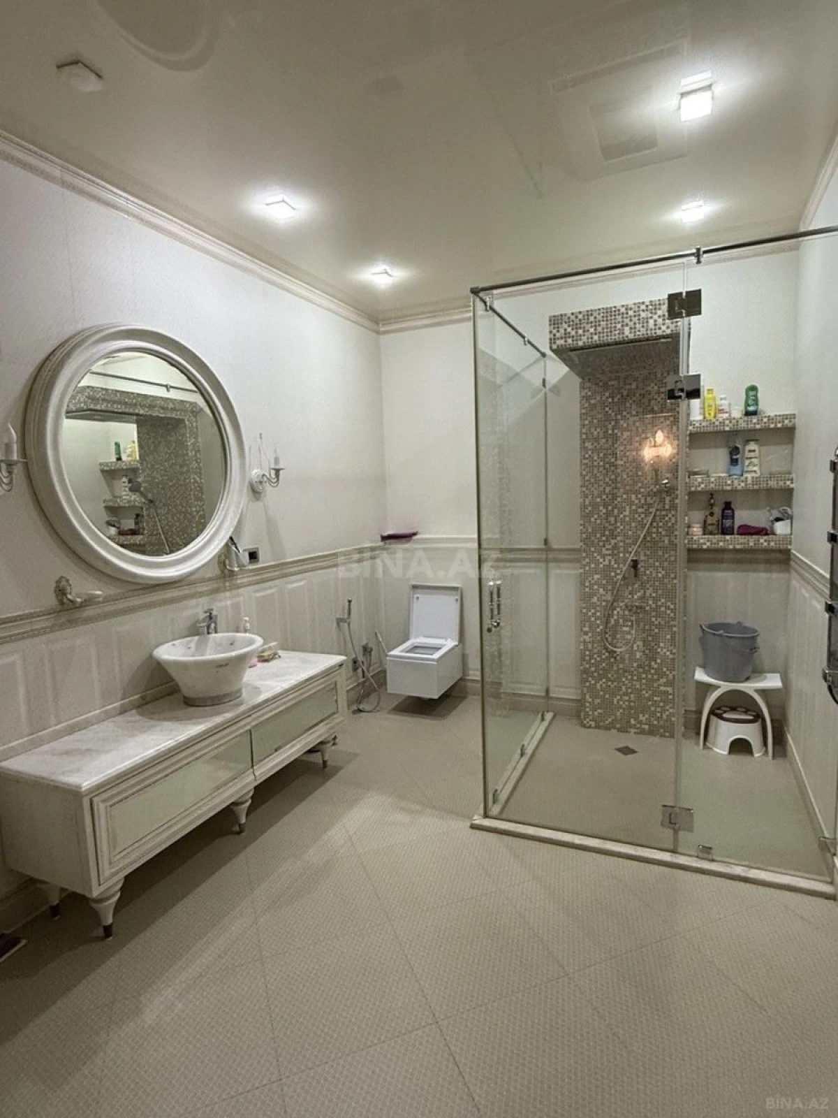 Satılır 4 otaqlı mənzil 247 m²