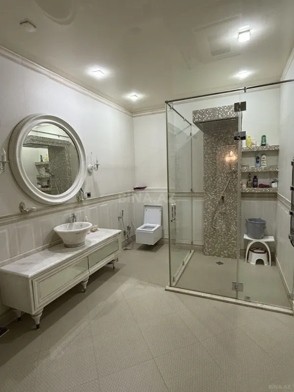 Satılır 4 otaqlı mənzil 247 m²