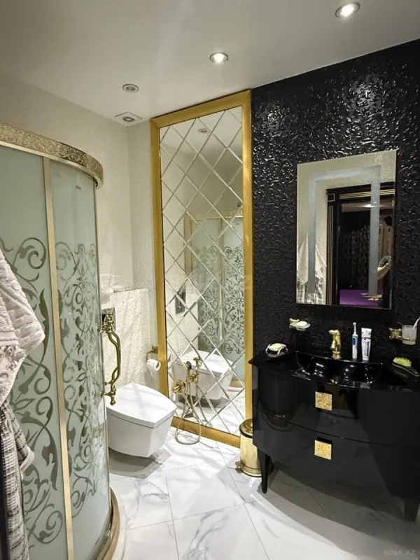 Satılır 4 otaqlı mənzil 247 m²