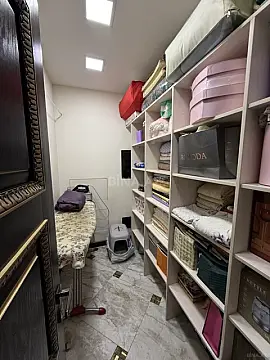 Satılır 4 otaqlı mənzil 247 m²