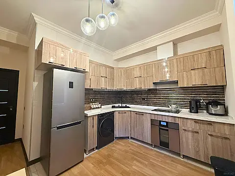 Kirayə verilir 3 otaqlı mənzil 120 m²