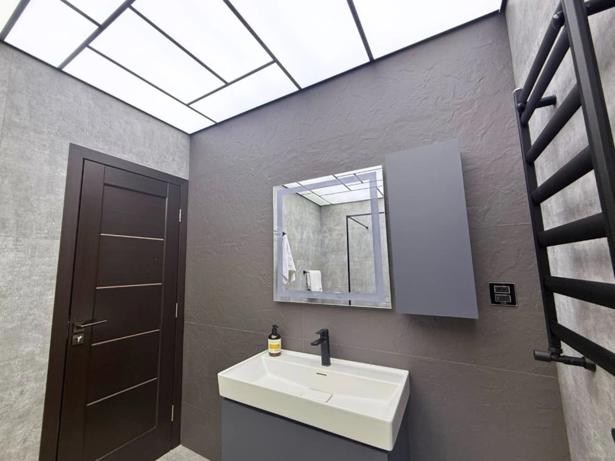 Kirayə verilir 3 otaqlı mənzil 120 m²