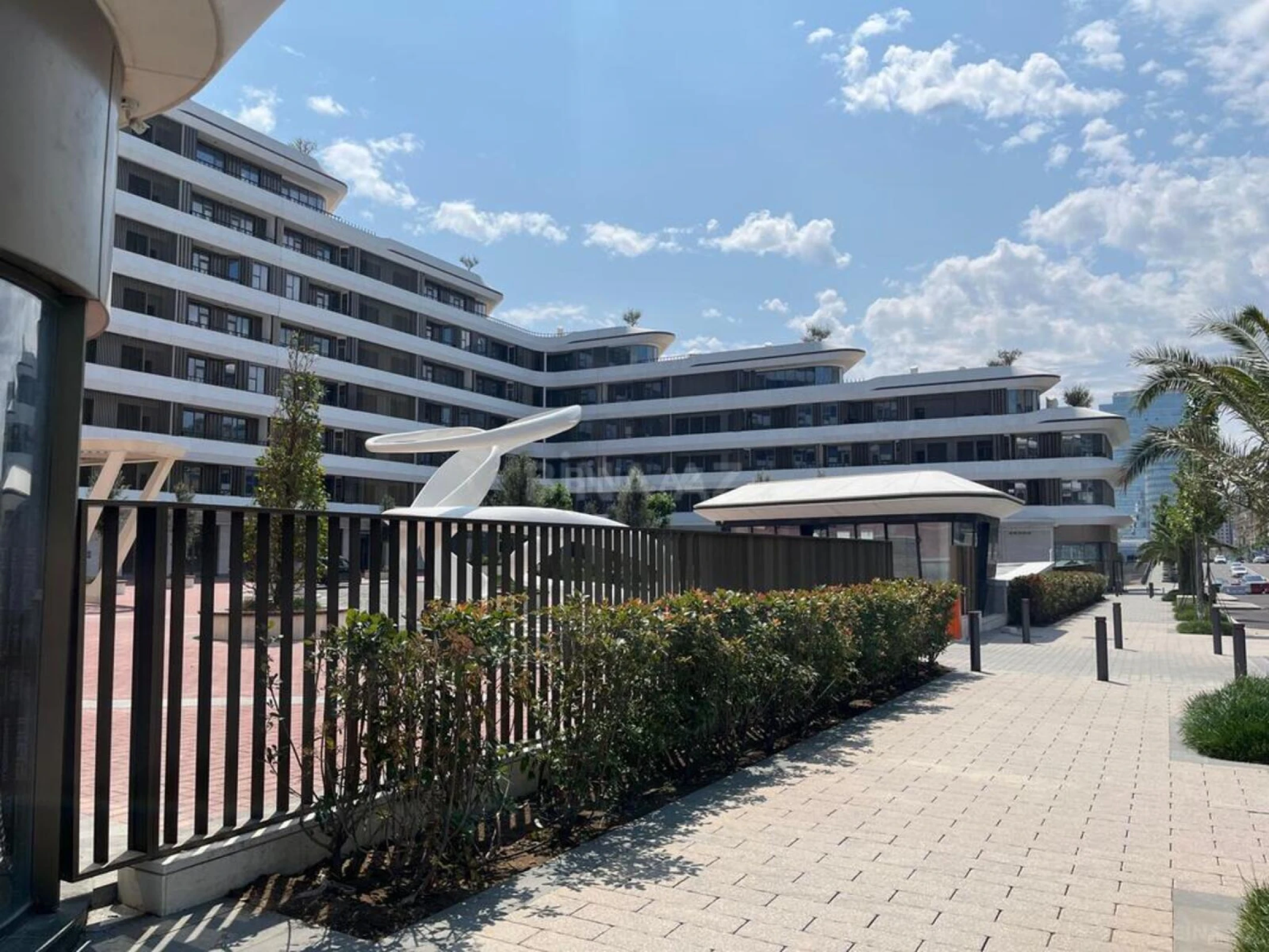 Satılır 2 otaqlı mənzil 74.4 m²