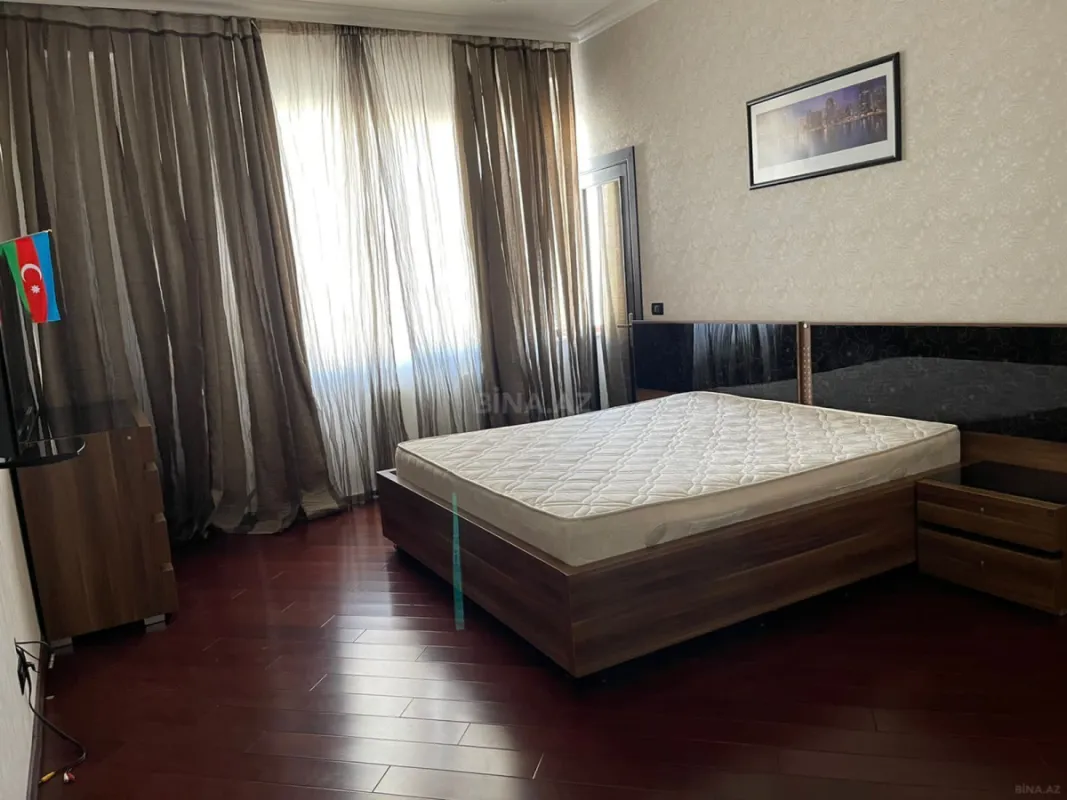 Kirayə verilir 4 otaqlı mənzil 230 m²