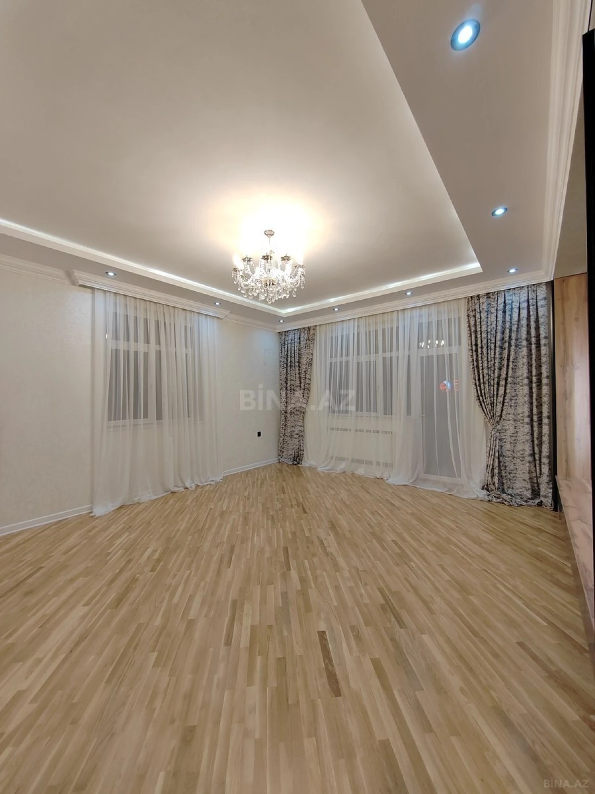 Satılır 3 otaqlı mənzil 127 m²