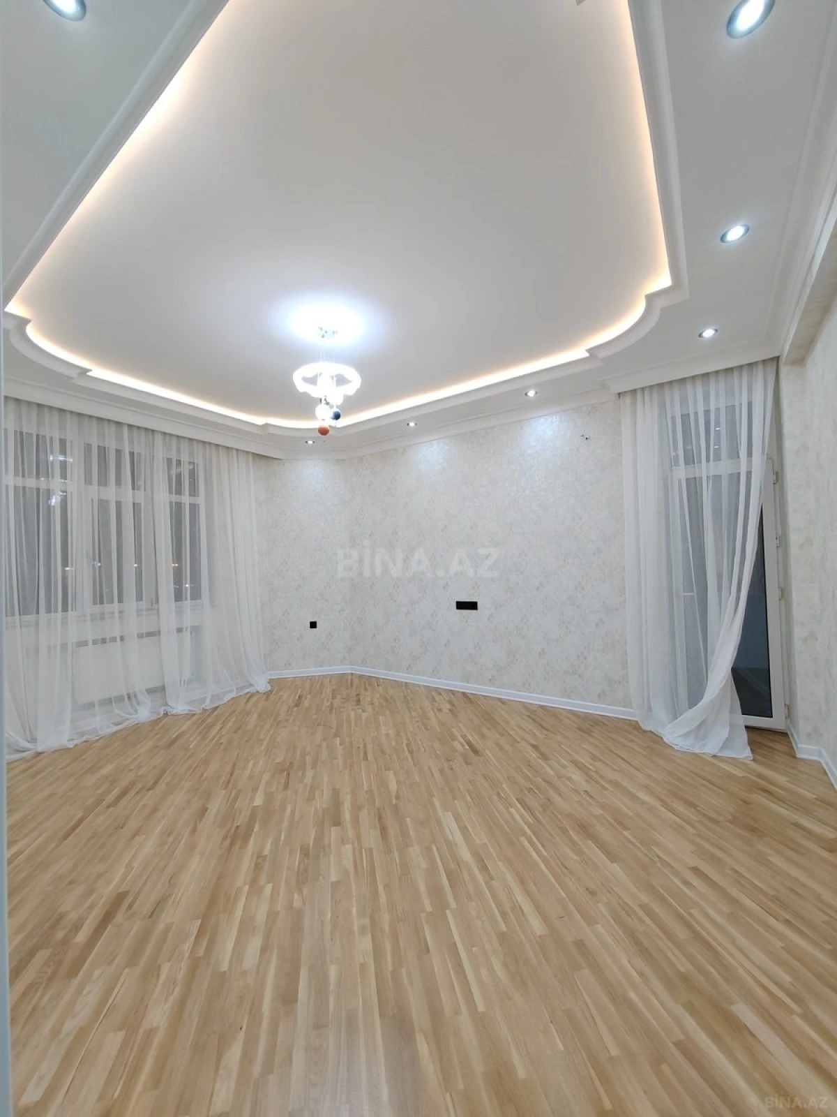 Satılır 3 otaqlı mənzil 127 m²