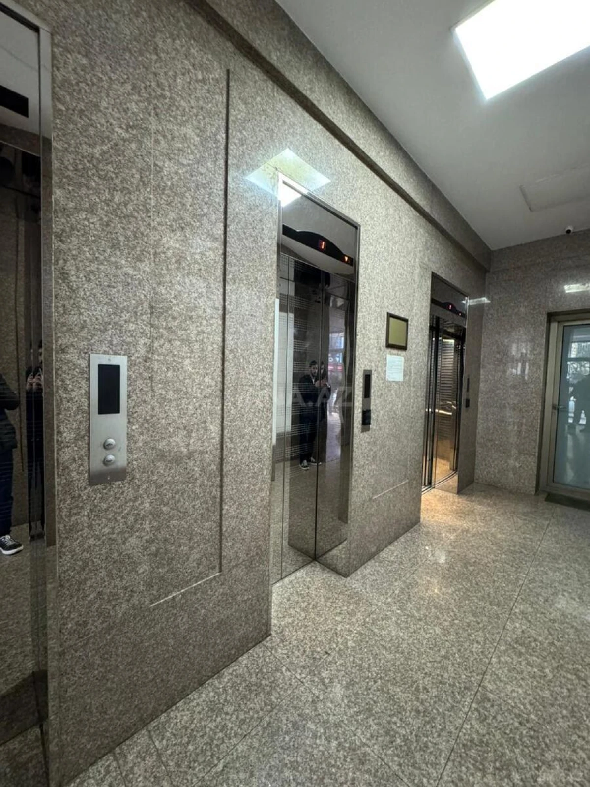 Satılır 3 otaqlı mənzil 171 m²