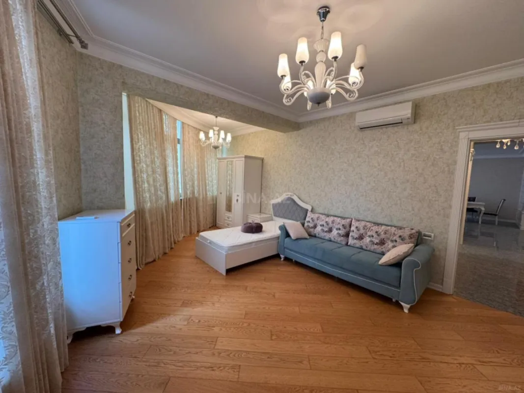 Satılır 3 otaqlı mənzil 171 m²