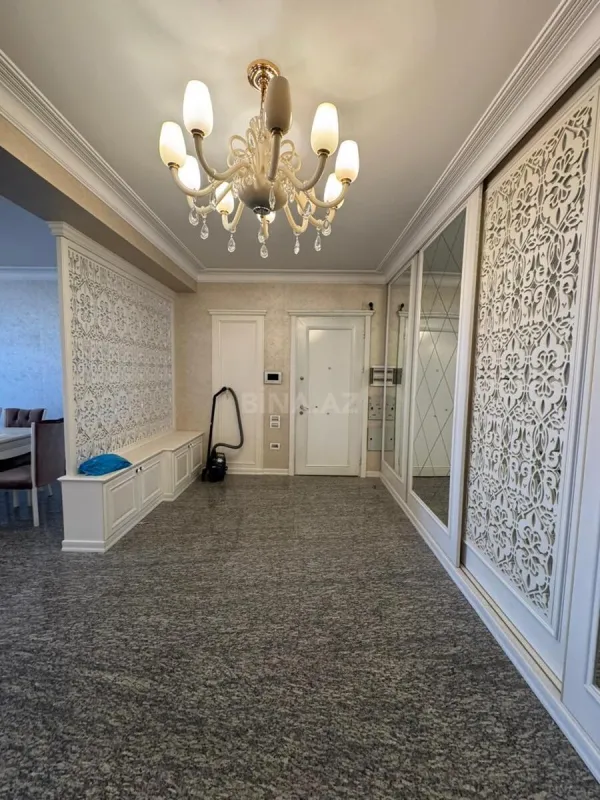 Satılır 3 otaqlı mənzil 171 m²