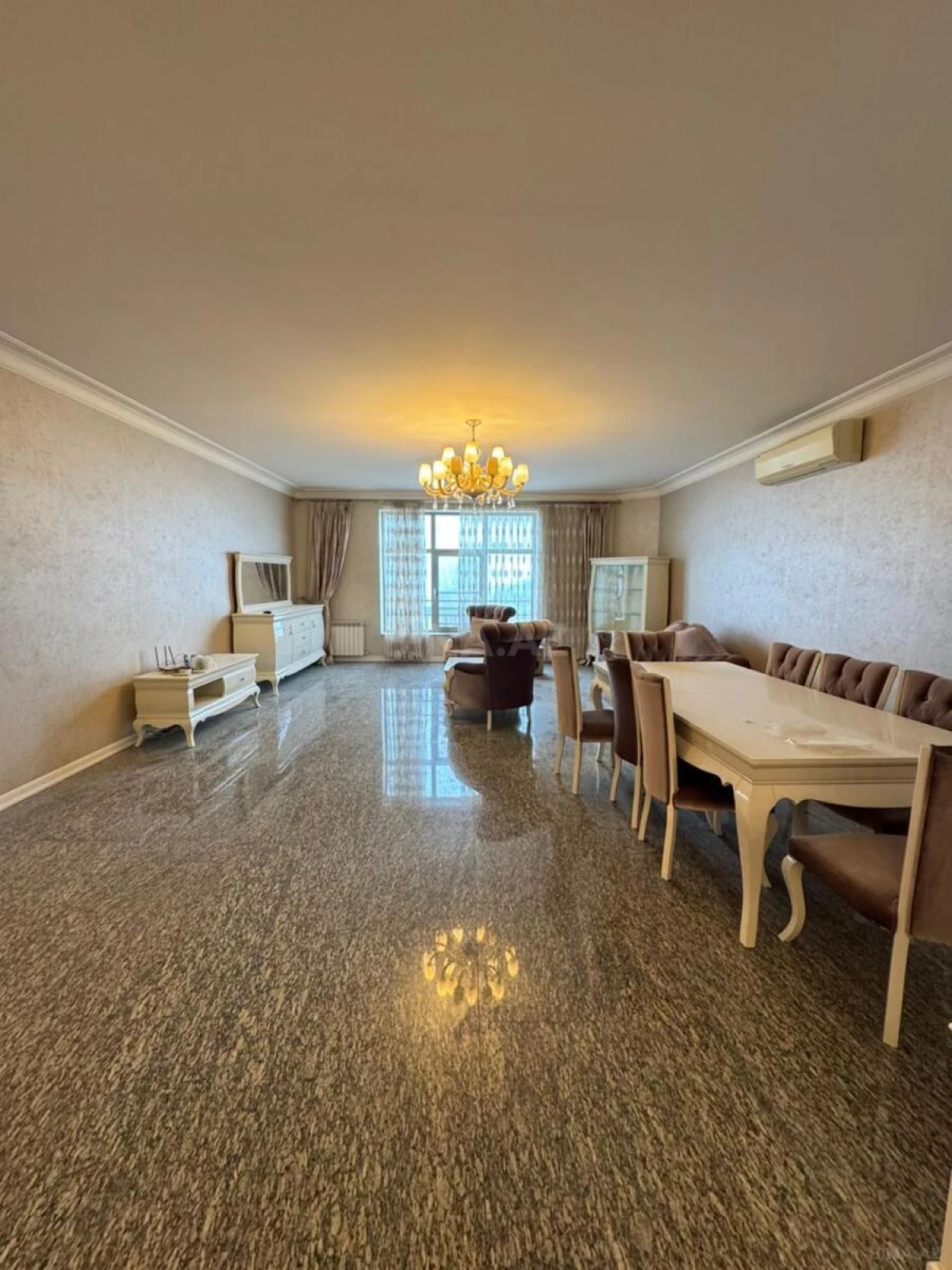 Satılır 3 otaqlı mənzil 171 m²
