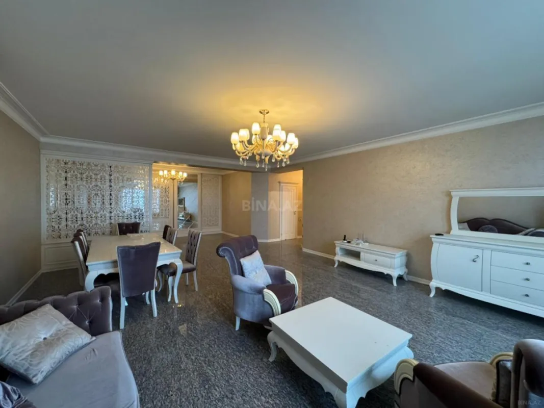 Satılır 3 otaqlı mənzil 171 m²