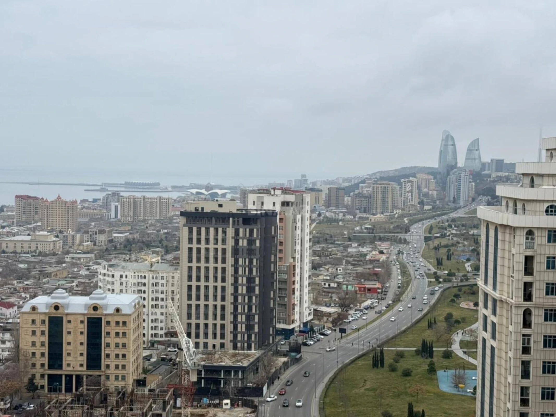 Satılır 3 otaqlı mənzil 171 m²