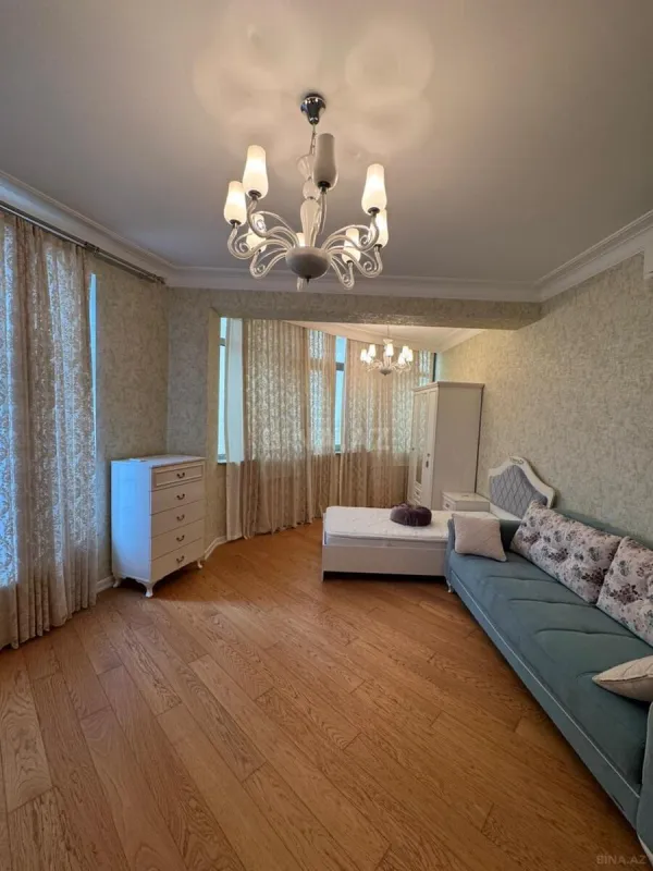 Satılır 3 otaqlı mənzil 171 m²