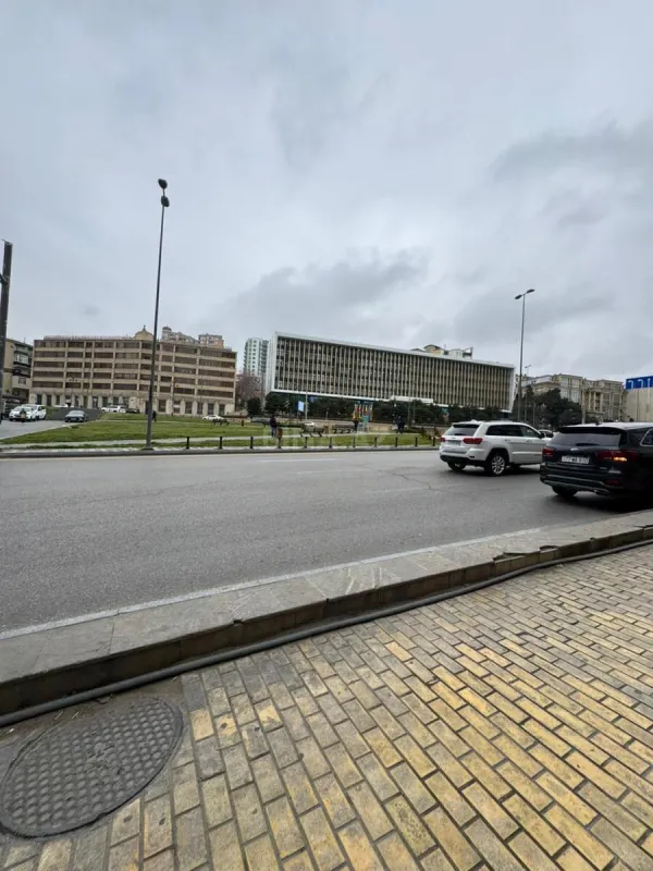 Satılır 3 otaqlı mənzil 171 m²