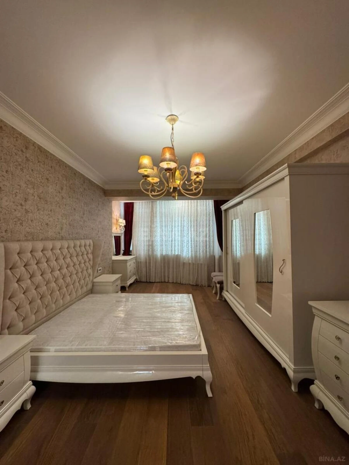 Satılır 3 otaqlı mənzil 171 m²