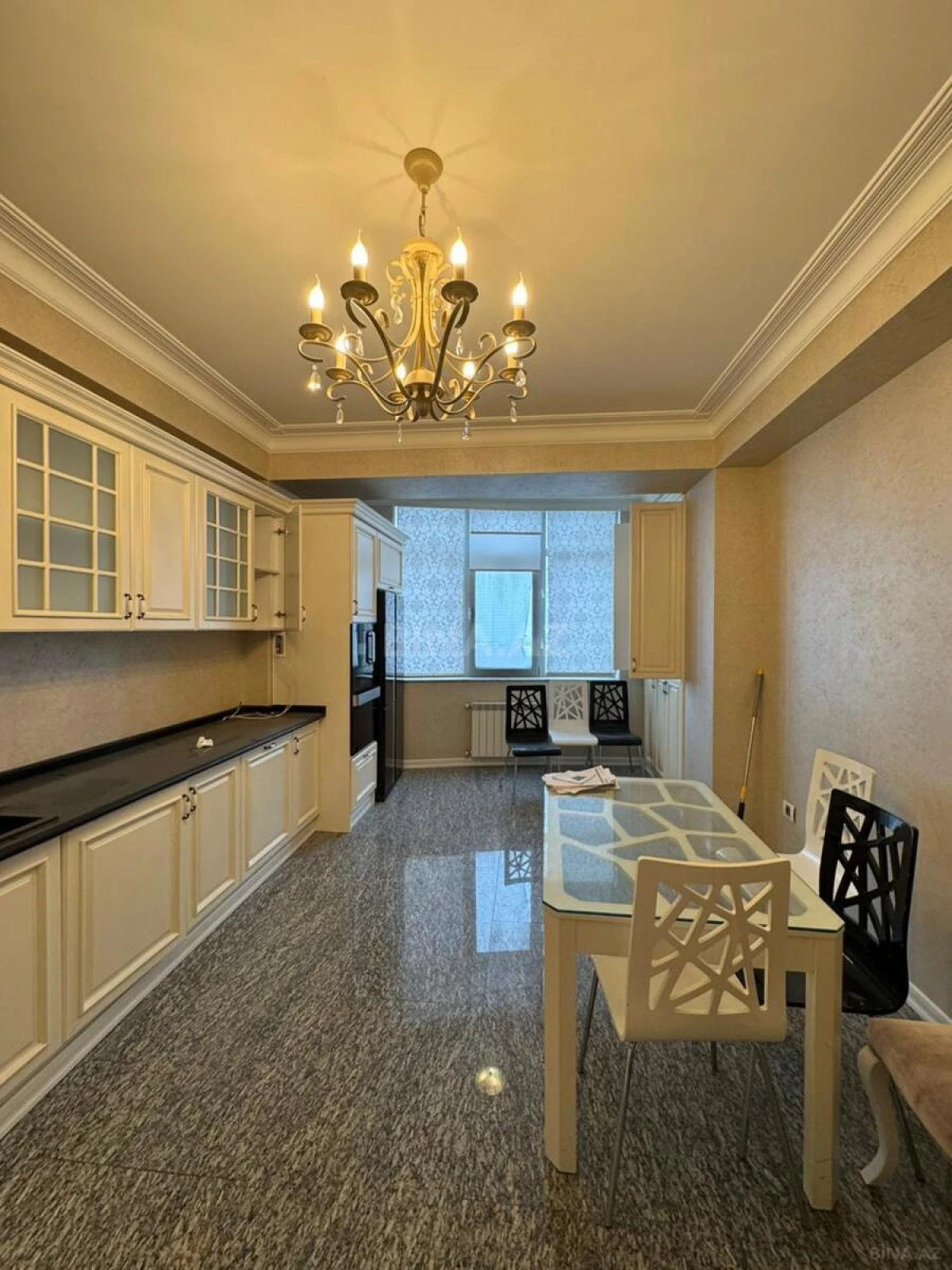 Satılır 3 otaqlı mənzil 171 m²