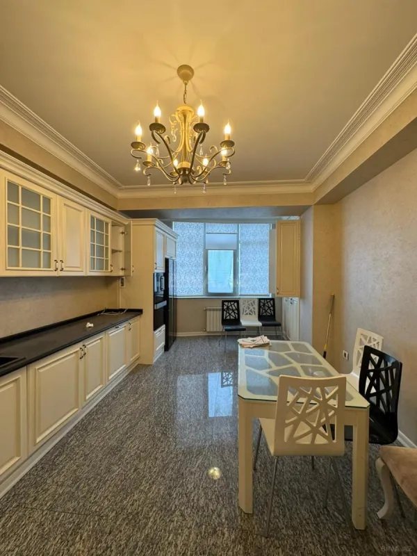 Satılır 3 otaqlı mənzil 171 m²