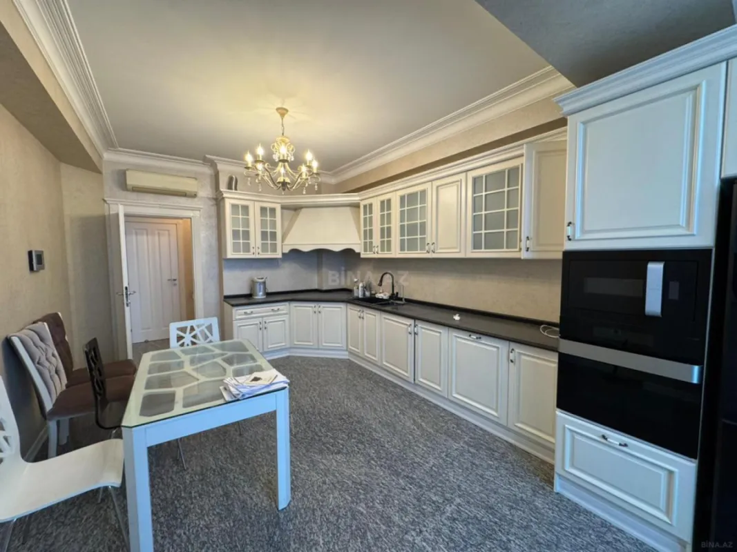 Satılır 3 otaqlı mənzil 171 m²